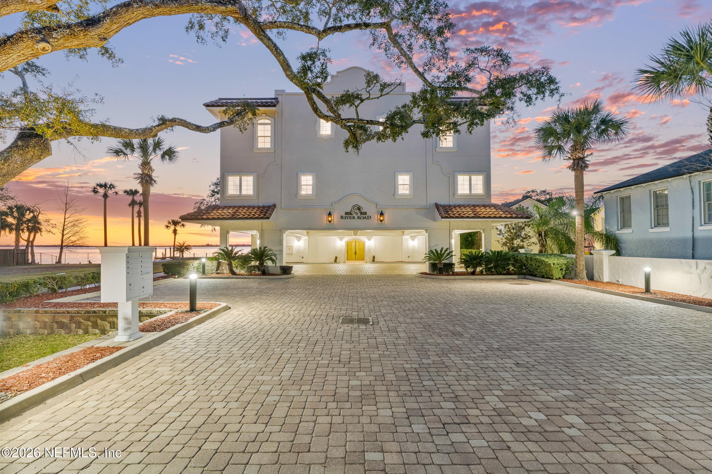 1616 River Rd, Jacksonville, FL 32207