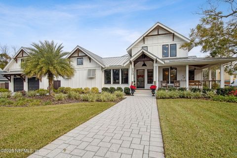 Single Family Residence in Fernandina Beach FL 230 S 3RD Street.jpg