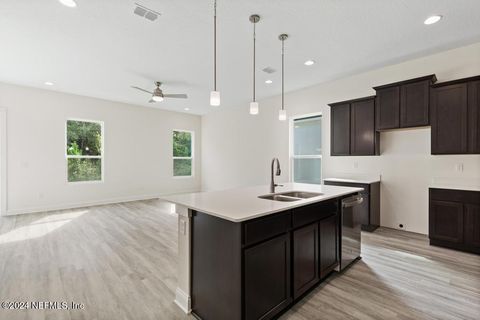Single Family Residence in Jacksonville FL 7856 DRIGGERS Street 8.jpg