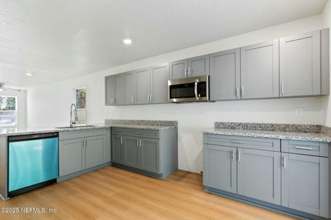 Single Family Residence in Jacksonville FL 1336 W 30TH Street 1.jpg