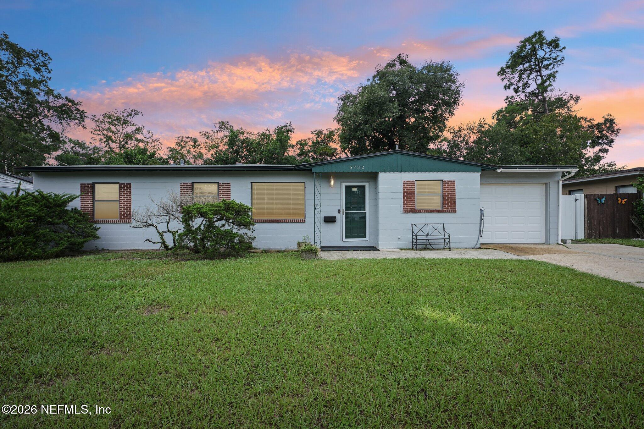5732 Cedar Forest Dr, Jacksonville, FL 32210