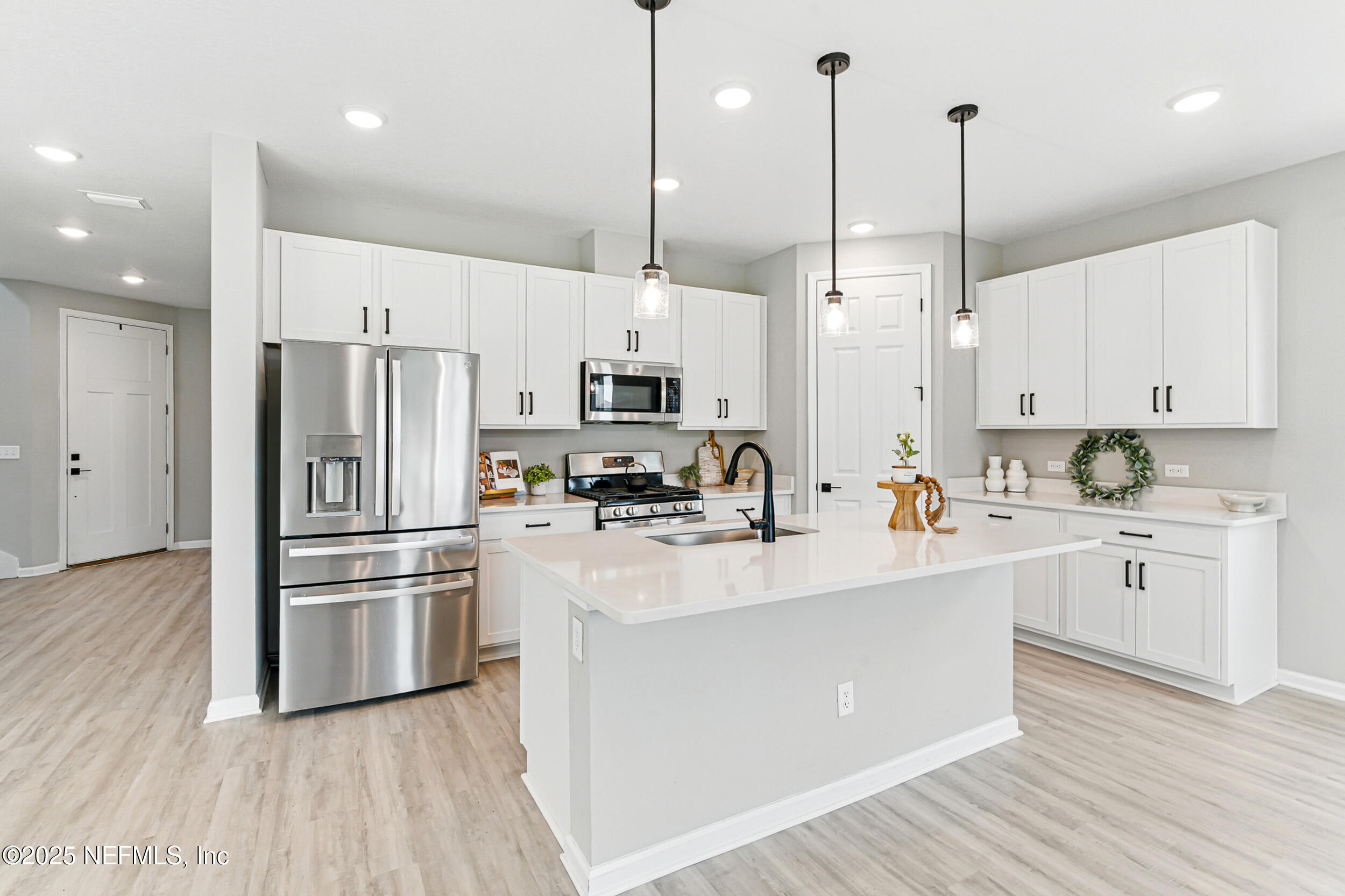 Single Family Residence in Jacksonville FL 8268 MARIETTA STILL Drive 6.jpg