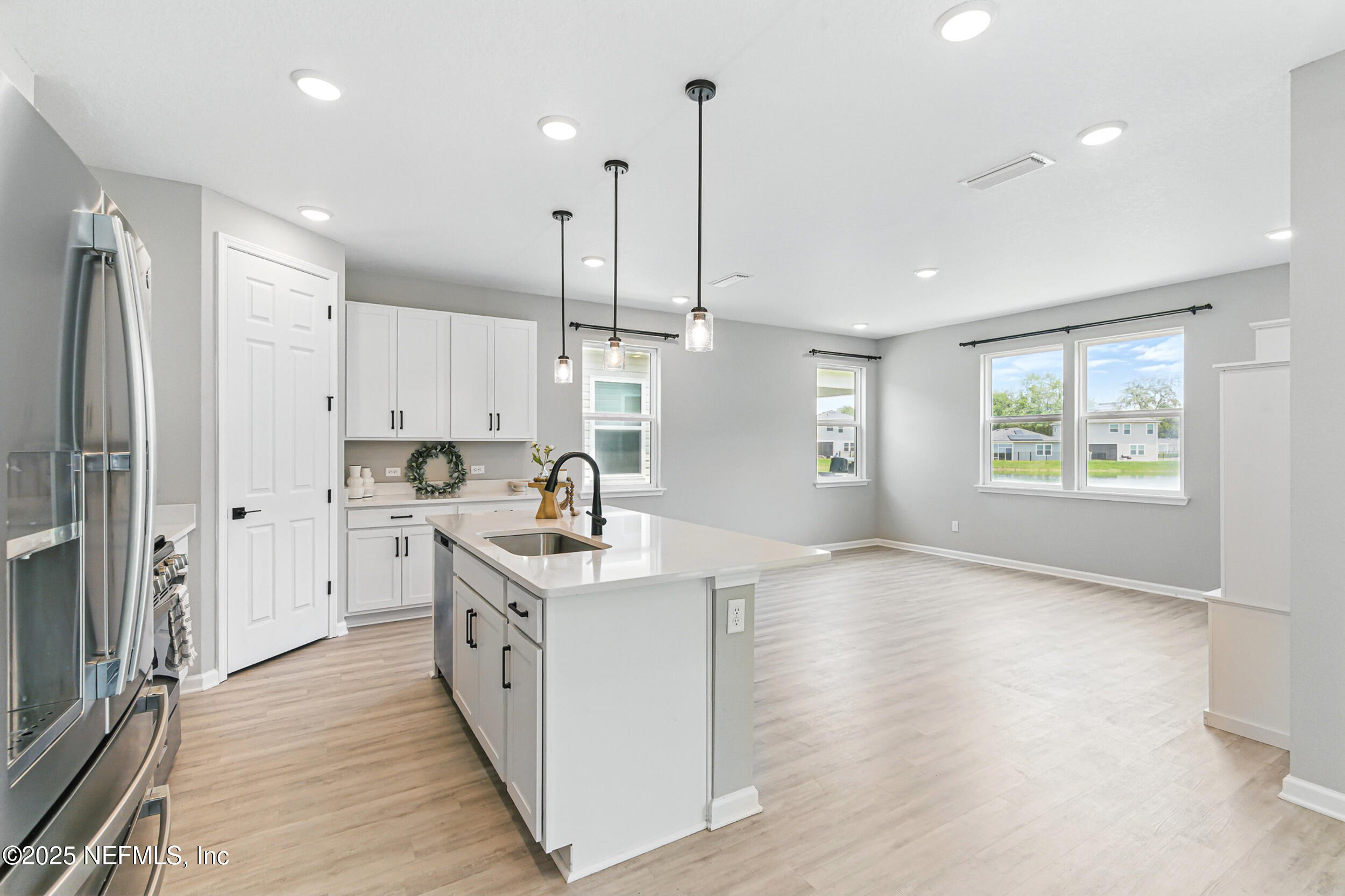 Single Family Residence in Jacksonville FL 8268 MARIETTA STILL Drive 8.jpg
