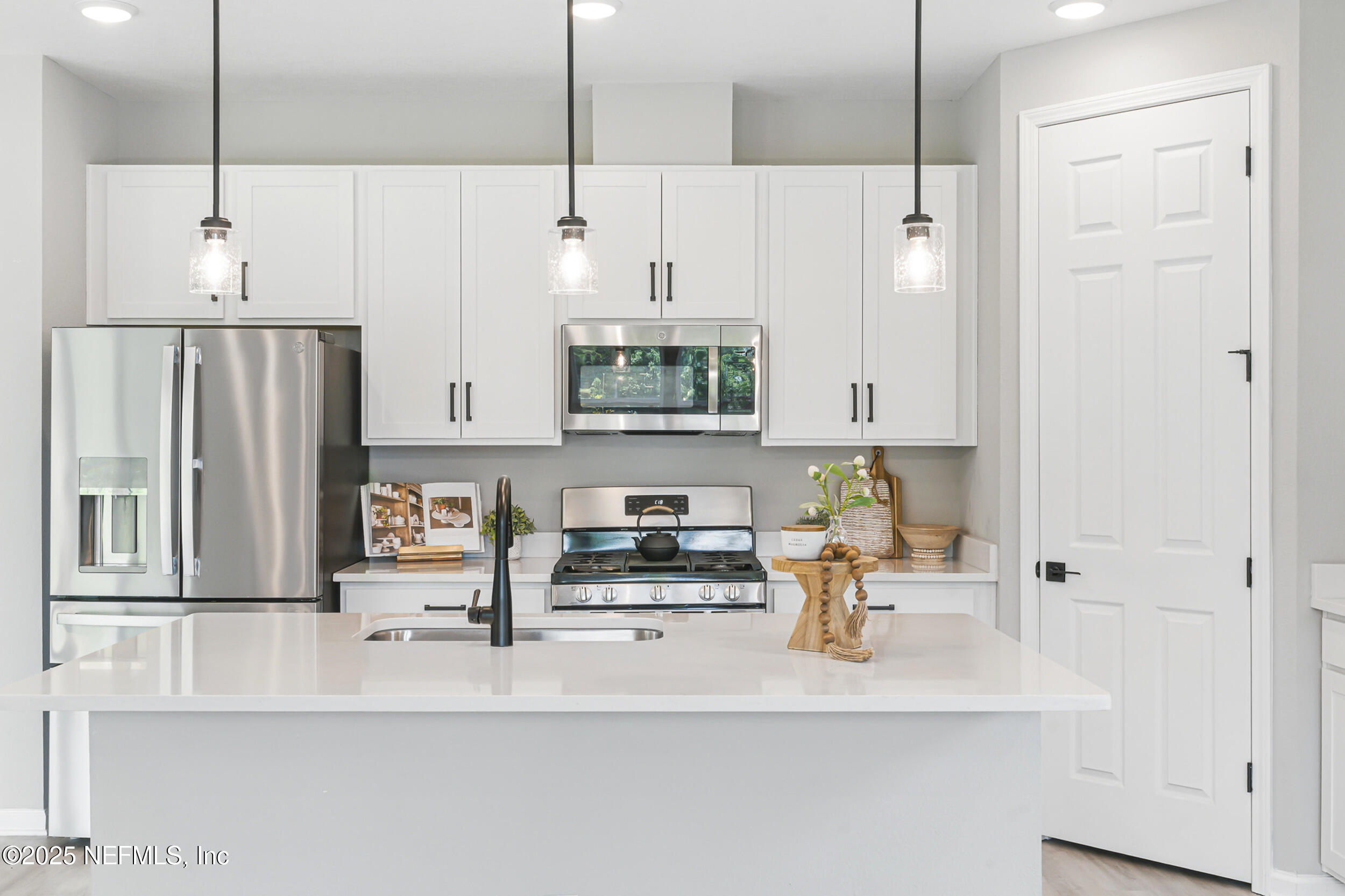 Single Family Residence in Jacksonville FL 8268 MARIETTA STILL Drive 7.jpg