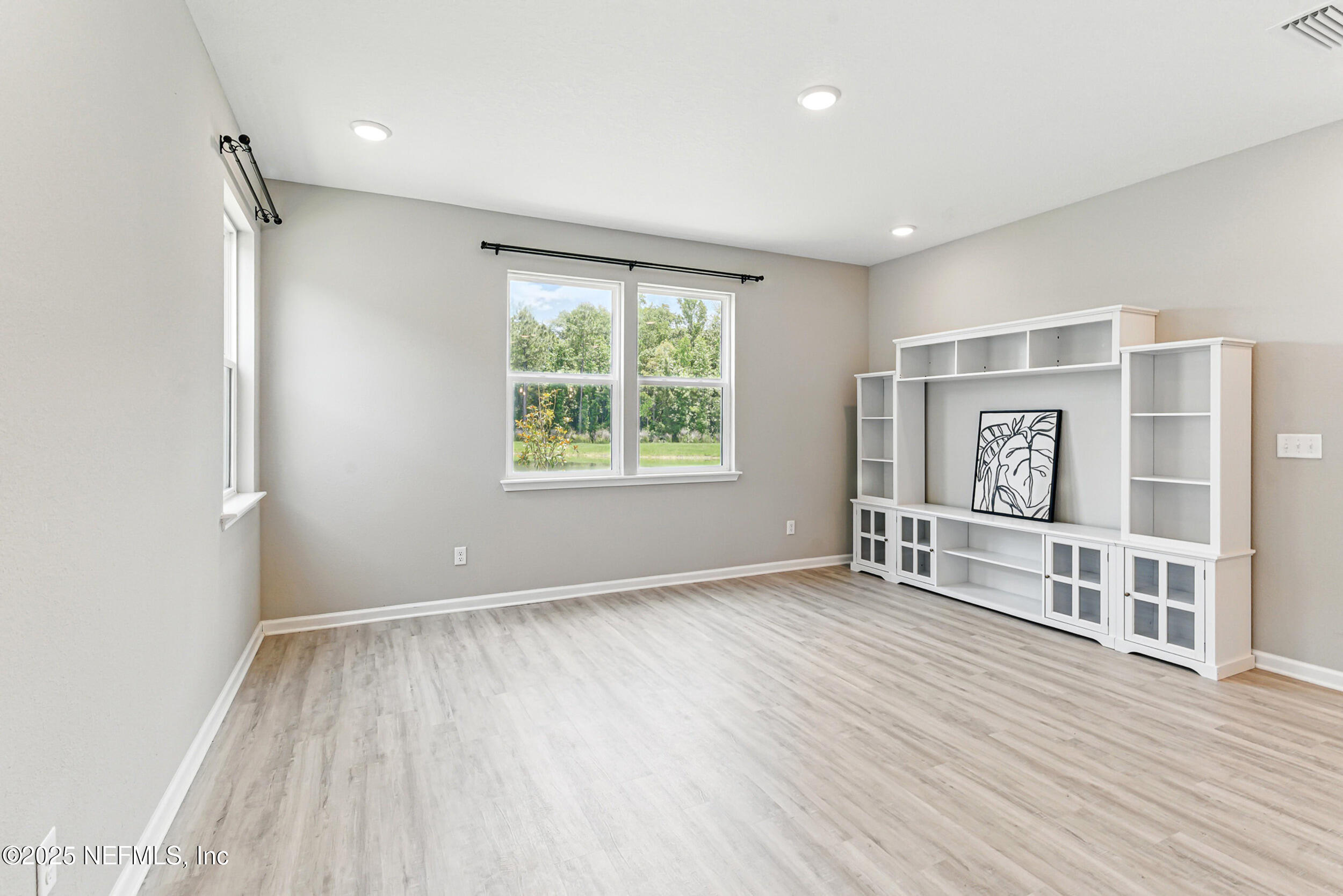 Single Family Residence in Jacksonville FL 8268 MARIETTA STILL Drive 5.jpg