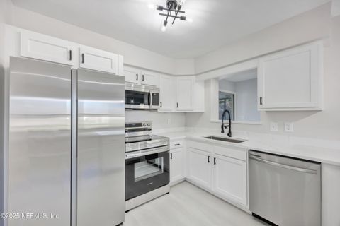 Single Family Residence in Jacksonville FL 5548 FARGO Drive 8.jpg