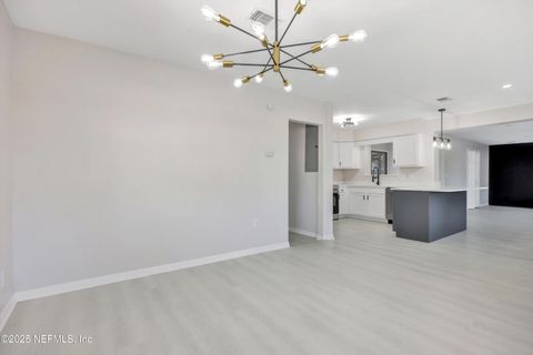 Single Family Residence in Jacksonville FL 5548 FARGO Drive 12.jpg