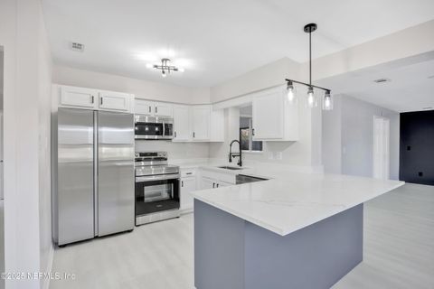 Single Family Residence in Jacksonville FL 5548 FARGO Drive 6.jpg