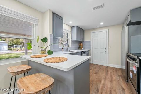 Single Family Residence in Jacksonville FL 9057 8TH Avenue 4.jpg