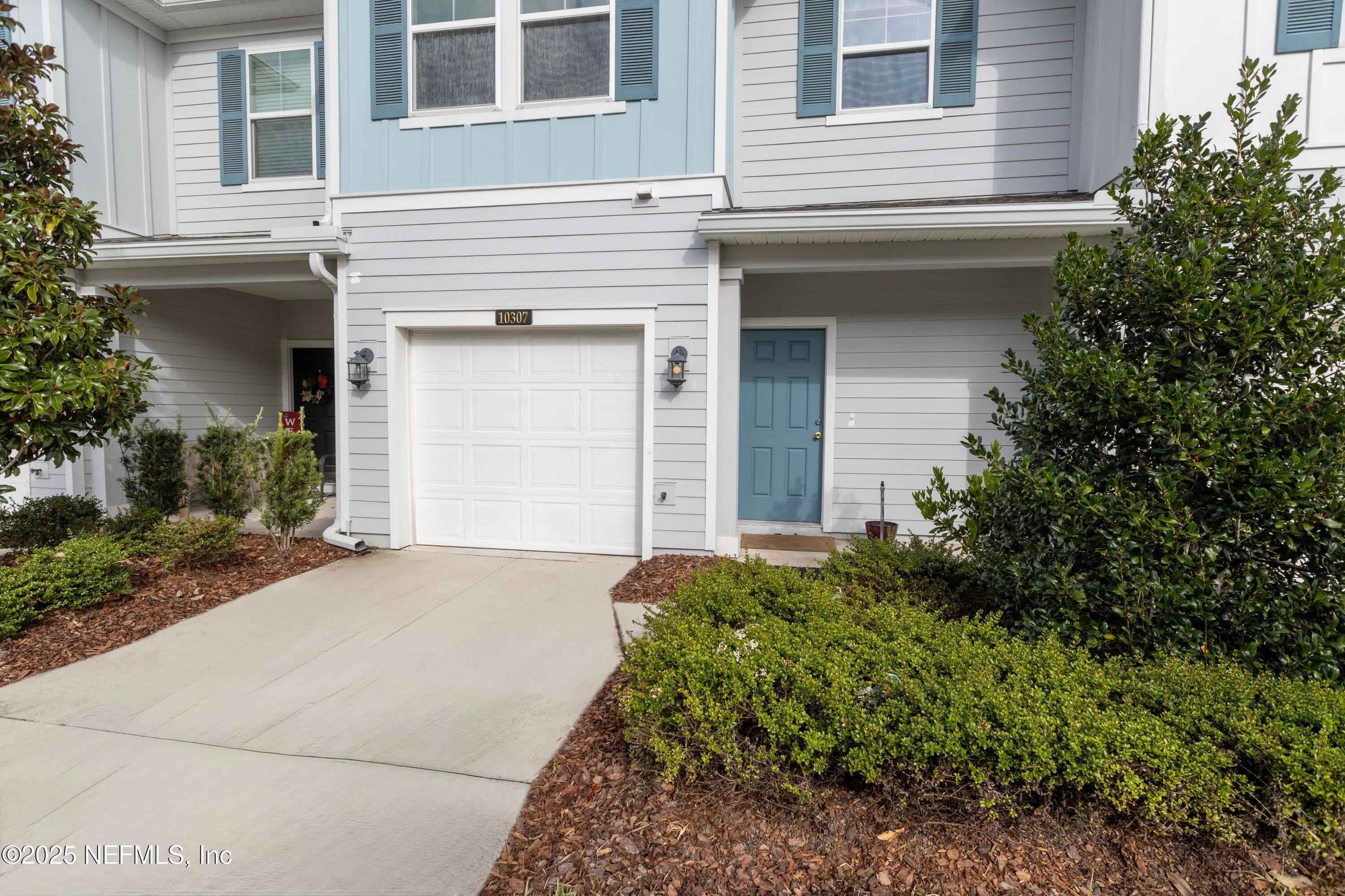 10307 Benson Lake Dr, Jacksonville, FL 32222