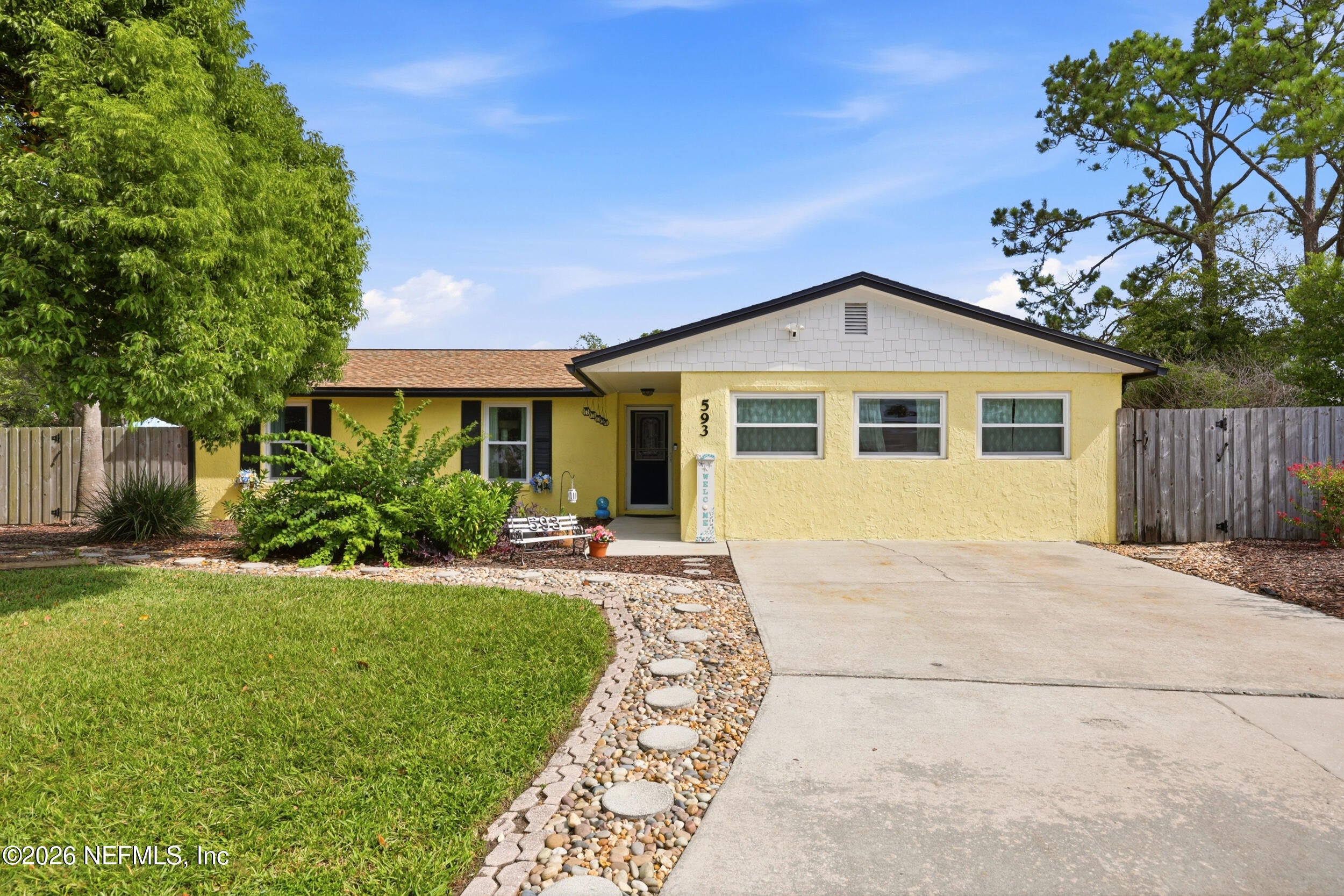 593 Cruiser Ln, Atlantic Beach, FL 32233
