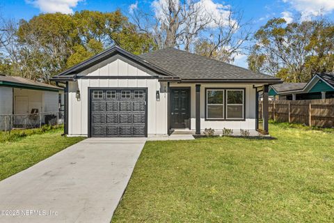 Single Family Residence in Jacksonville FL 7911 MONCRIEF DINSMORE Road.jpg