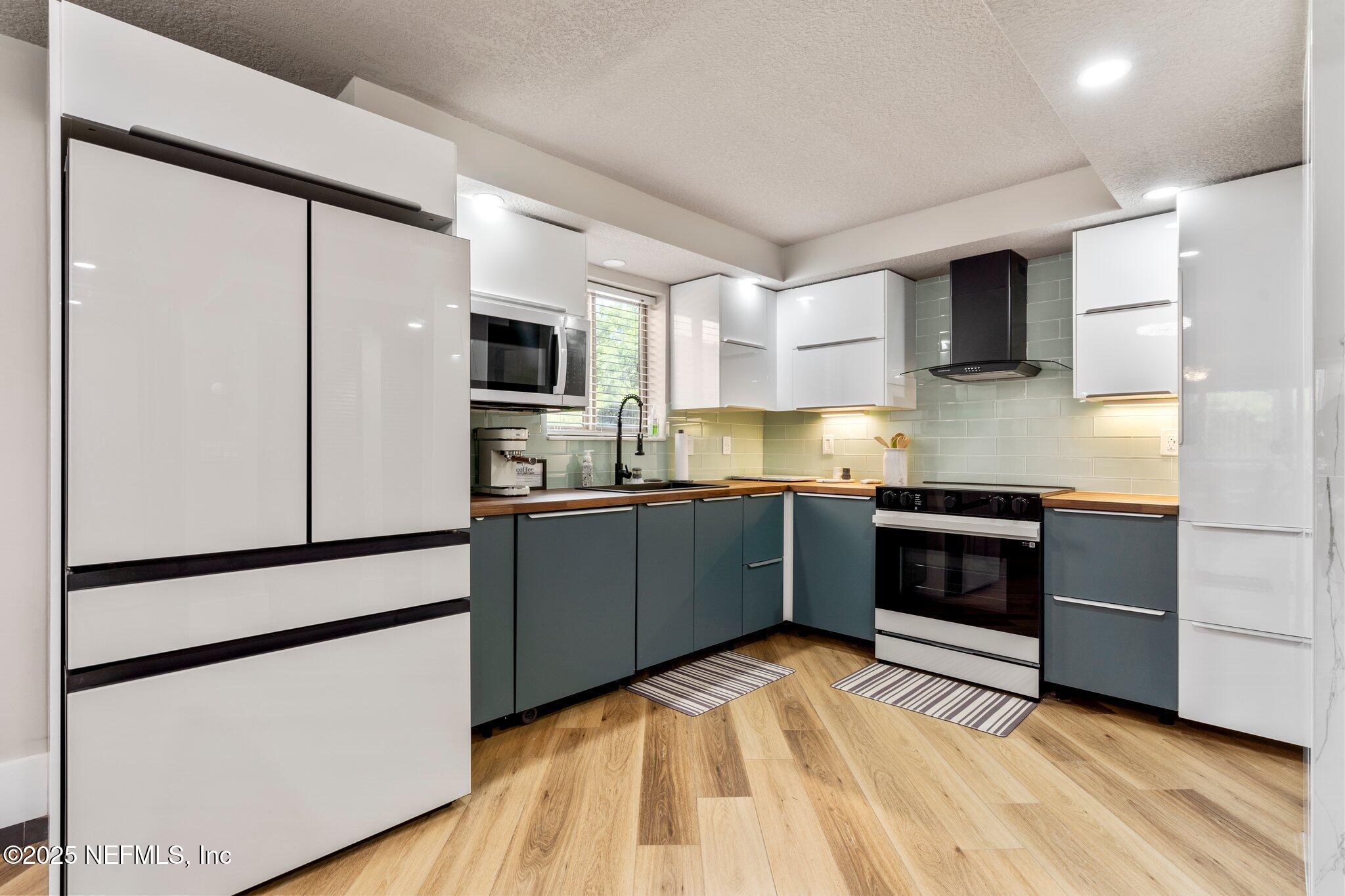 Condominium in Jacksonville FL 5375 ORTEGA FARMS Boulevard #408 10.jpg