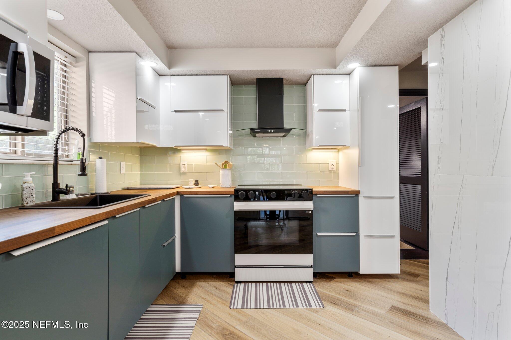 Condominium in Jacksonville FL 5375 ORTEGA FARMS Boulevard #408 9.jpg