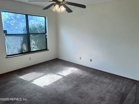 Single Family Residence in Jacksonville FL 5463 MARINERS COVE Drive 4.jpg