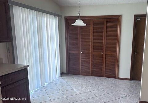 Single Family Residence in Jacksonville FL 5463 MARINERS COVE Drive 2.jpg