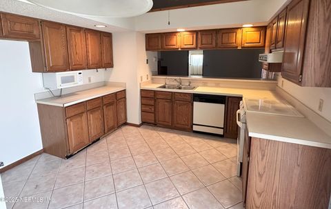 Single Family Residence in Jacksonville FL 5463 MARINERS COVE Drive 1.jpg