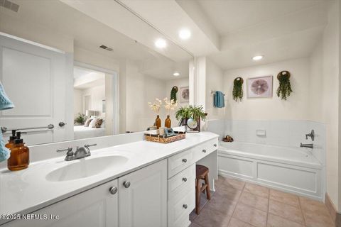 Condominium in Jacksonville FL 400 E BAY Street #1401 16.jpg