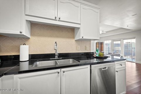 Condominium in Jacksonville FL 400 E BAY Street #1401 13.jpg