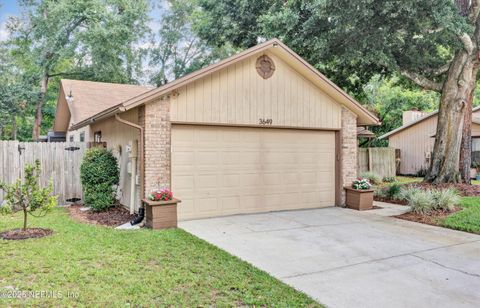 Single Family Residence in Jacksonville FL 3649 LUMBERJACK Way 2.jpg