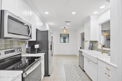 Single Family Residence in Jacksonville FL 3649 LUMBERJACK Way 14.jpg
