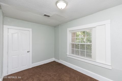 Single Family Residence in Jacksonville FL 1488 W 5TH Street 3.jpg