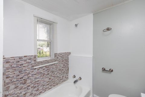 Single Family Residence in Jacksonville FL 1488 W 5TH Street 9.jpg