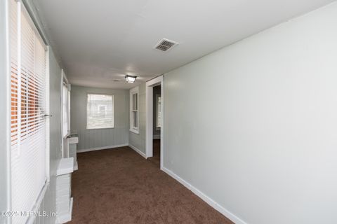 Single Family Residence in Jacksonville FL 1488 W 5TH Street 2.jpg