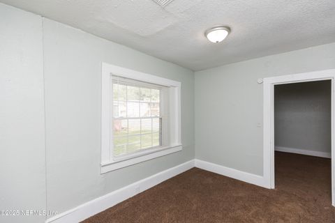 Single Family Residence in Jacksonville FL 1488 W 5TH Street 4.jpg
