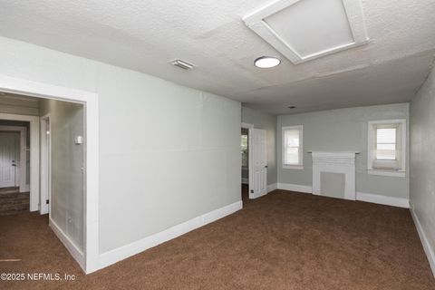Single Family Residence in Jacksonville FL 1488 W 5TH Street 5.jpg