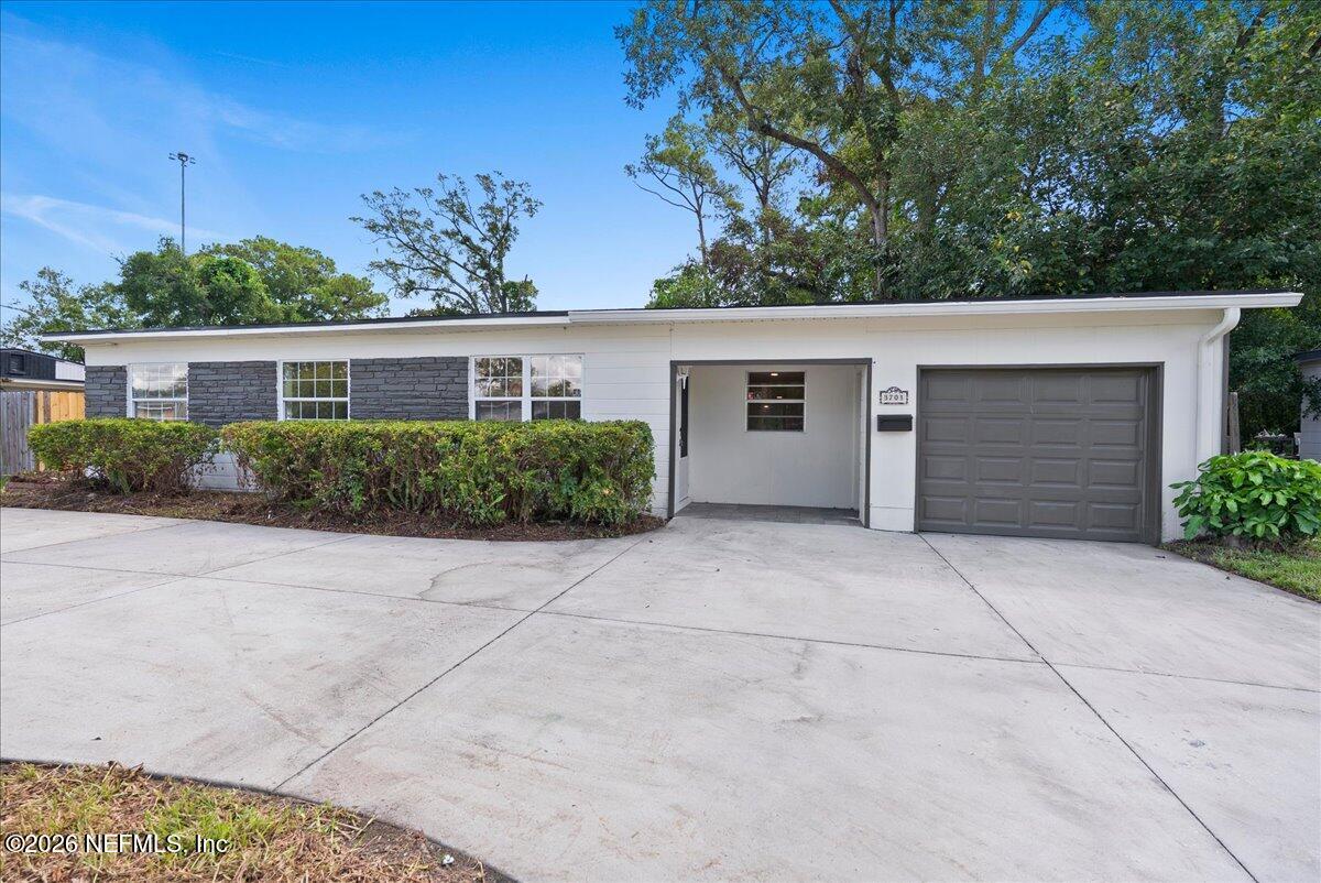 3701 Copper Cir, Jacksonville, FL 32207