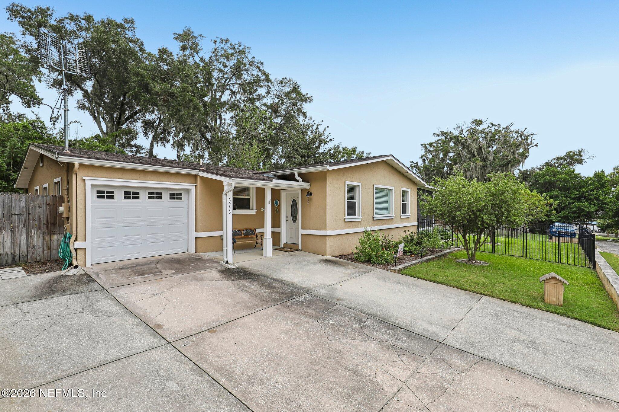 6053 Hinely Ln, Jacksonville, FL 32216 photo