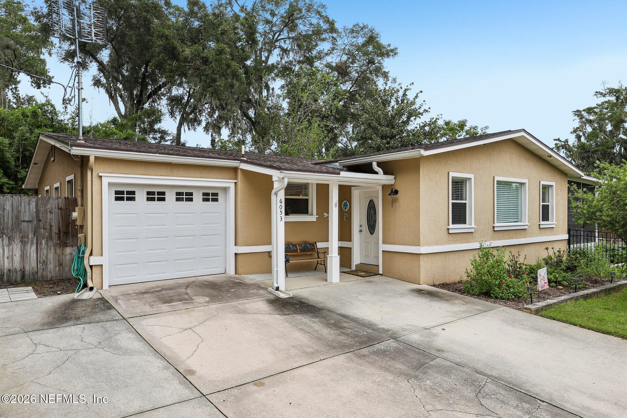6053 Hinely Ln, Jacksonville, FL 32216 photo