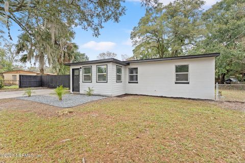 Single Family Residence in Jacksonville FL 1537 KING ARTHUR Road.jpg
