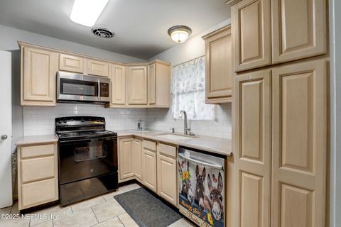 Single Family Residence in Jacksonville FL 820 MONTEGO Road 4.jpg