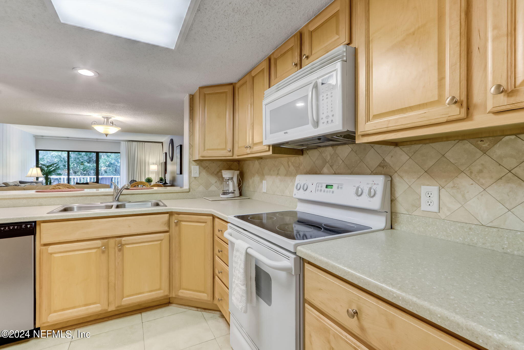 Condominium in Fernandina Beach FL 2122 BEACH WOOD Road 8.jpg
