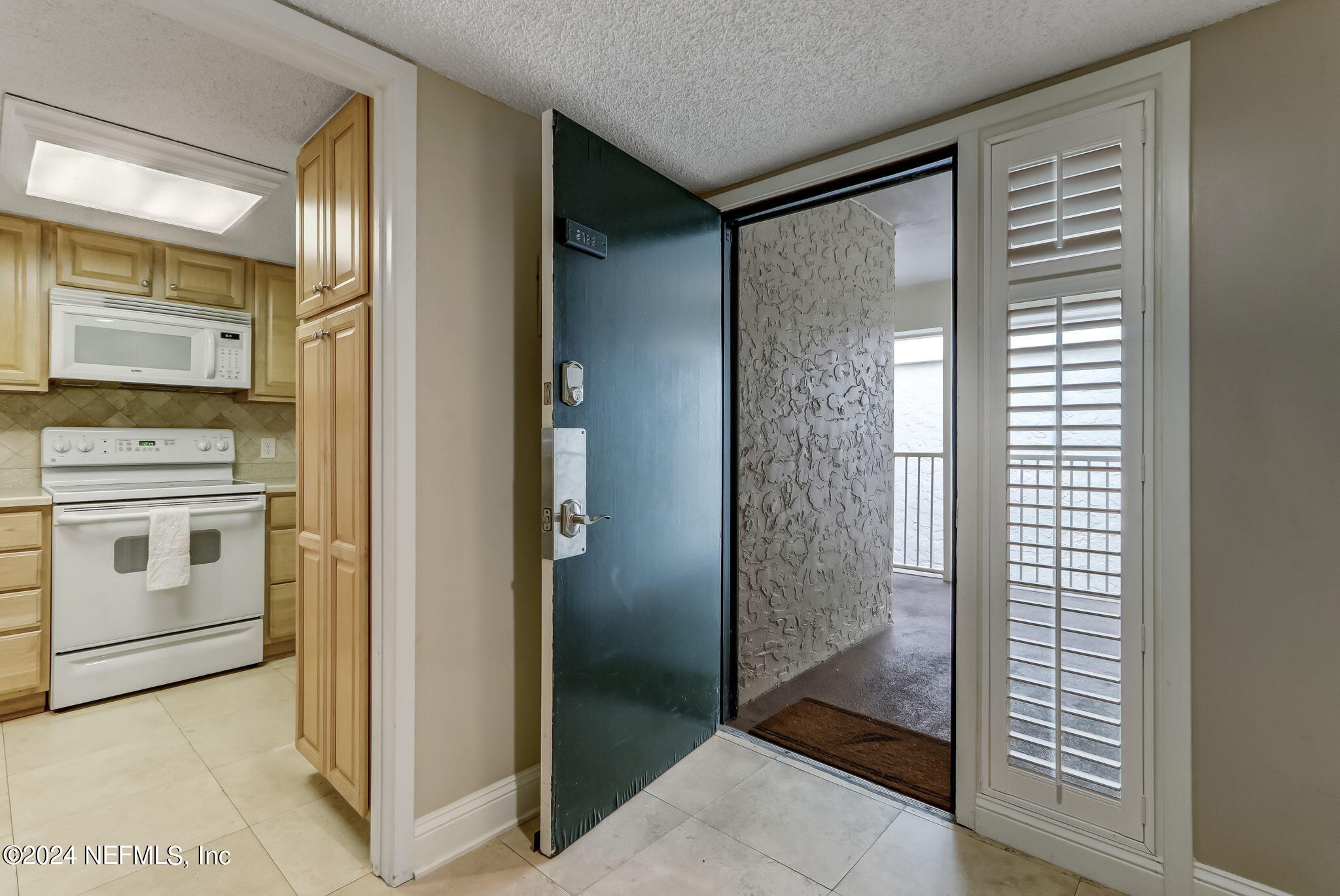 Condominium in Fernandina Beach FL 2122 BEACH WOOD Road 5.jpg