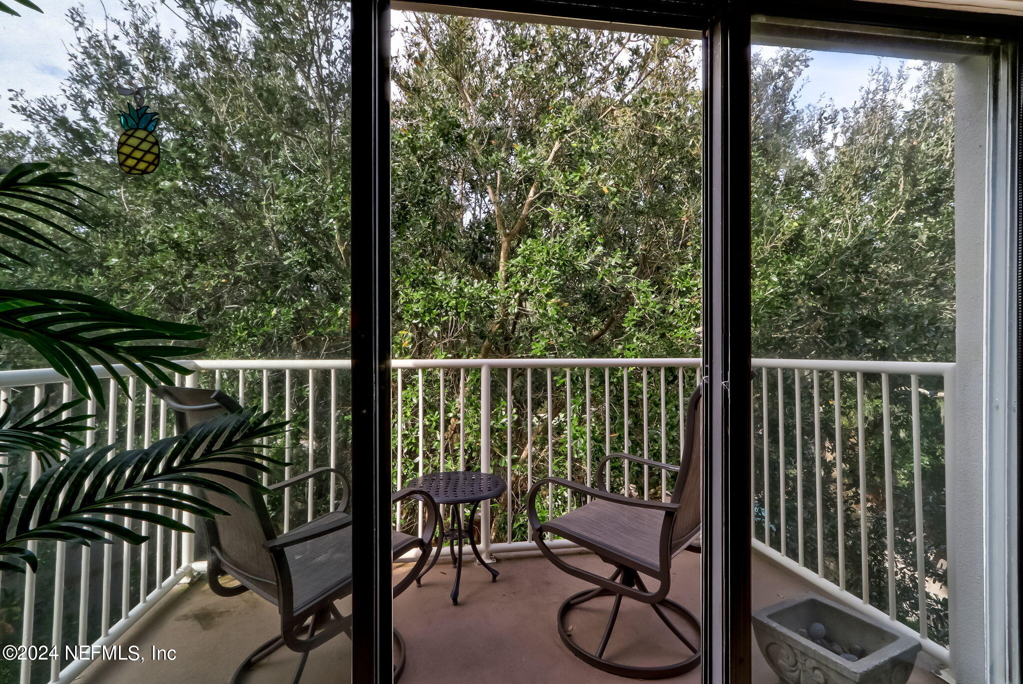 Condominium in Fernandina Beach FL 2122 BEACH WOOD Road 2.jpg