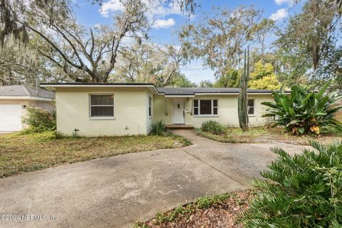Single Family Residence in Fernandina Beach FL 113 S 16TH Street.jpg