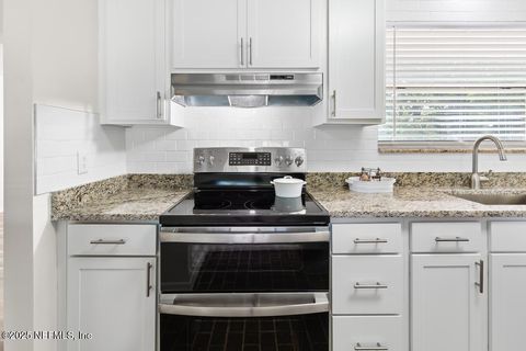 Single Family Residence in Jacksonville FL 819 ACAPULCO Road 18.jpg