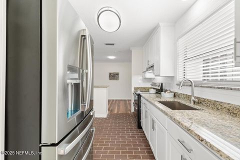Single Family Residence in Jacksonville FL 819 ACAPULCO Road 21.jpg