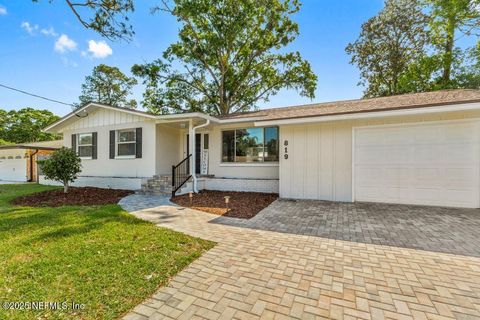 Single Family Residence in Jacksonville FL 819 ACAPULCO Road 6.jpg