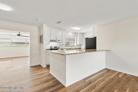 Single Family Residence in Jacksonville FL 819 ACAPULCO Road 15.jpg