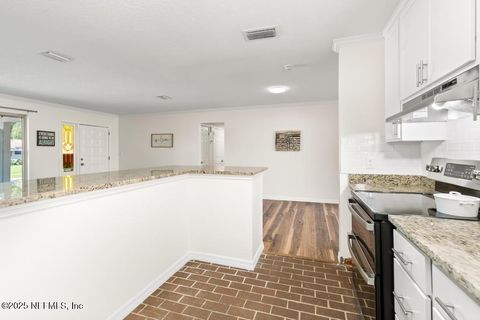 Single Family Residence in Jacksonville FL 819 ACAPULCO Road 19.jpg