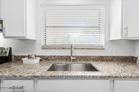 Single Family Residence in Jacksonville FL 819 ACAPULCO Road 20.jpg