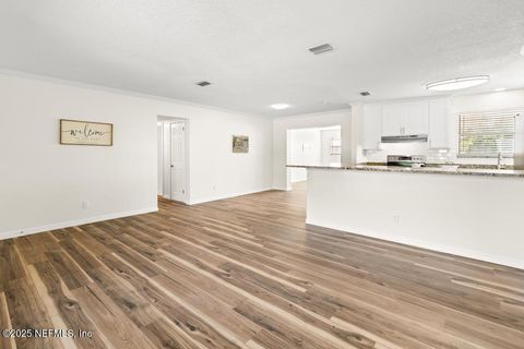 Single Family Residence in Jacksonville FL 819 ACAPULCO Road 12.jpg