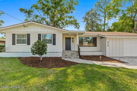 Single Family Residence in Jacksonville FL 819 ACAPULCO Road 7.jpg