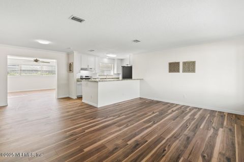 Single Family Residence in Jacksonville FL 819 ACAPULCO Road 11.jpg
