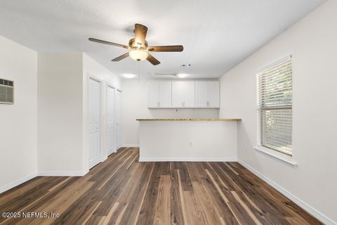 Single Family Residence in Jacksonville FL 819 ACAPULCO Road 58.jpg