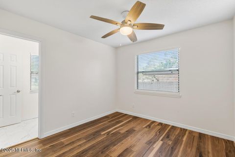 Single Family Residence in Jacksonville FL 819 ACAPULCO Road 34.jpg